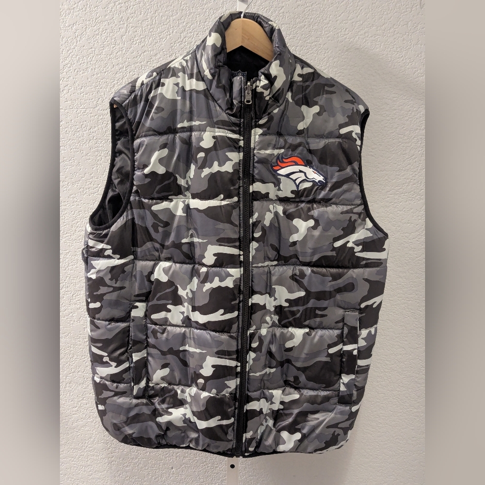 NFL Broncos Camo Puffer Vest Size Large